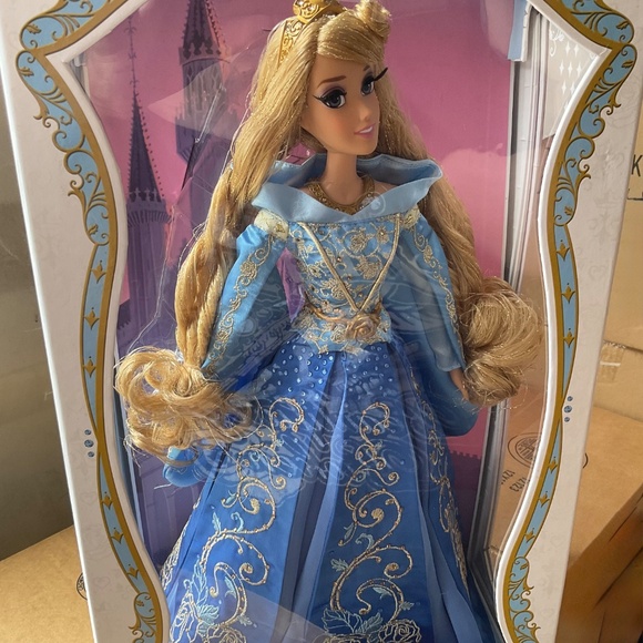 Disney sleeping beauty limited doll - Picture 2 of 2